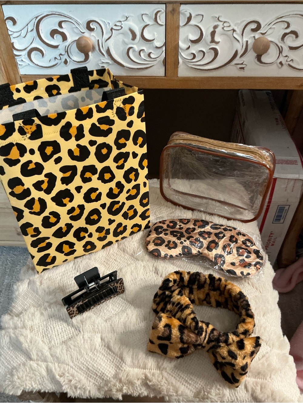 Leopard Print Women’s Weekend Accessory Set - Brown Leopard - Picture 2 of 3